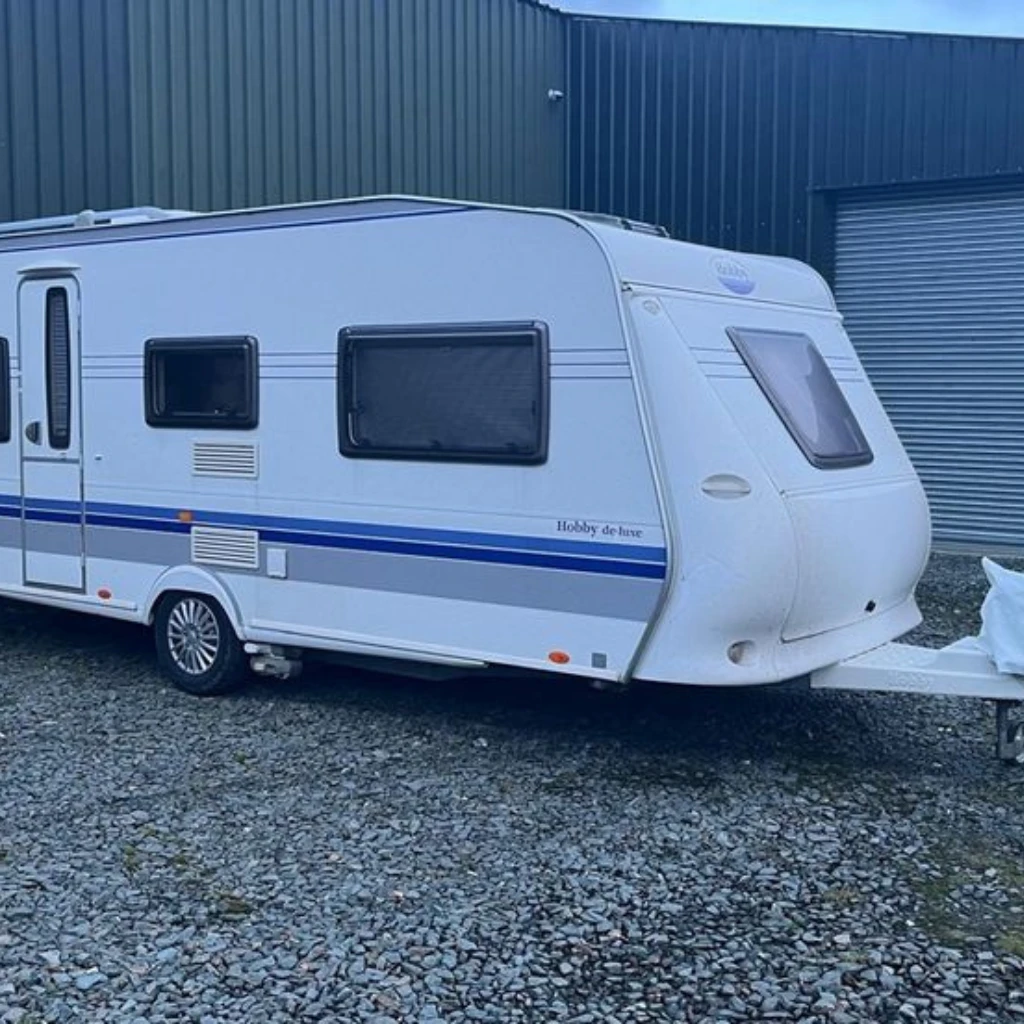 Husvagn uppställd utomhus