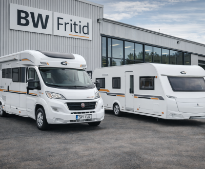 CI husbil och husvagn parkerade utanför BW Fritid